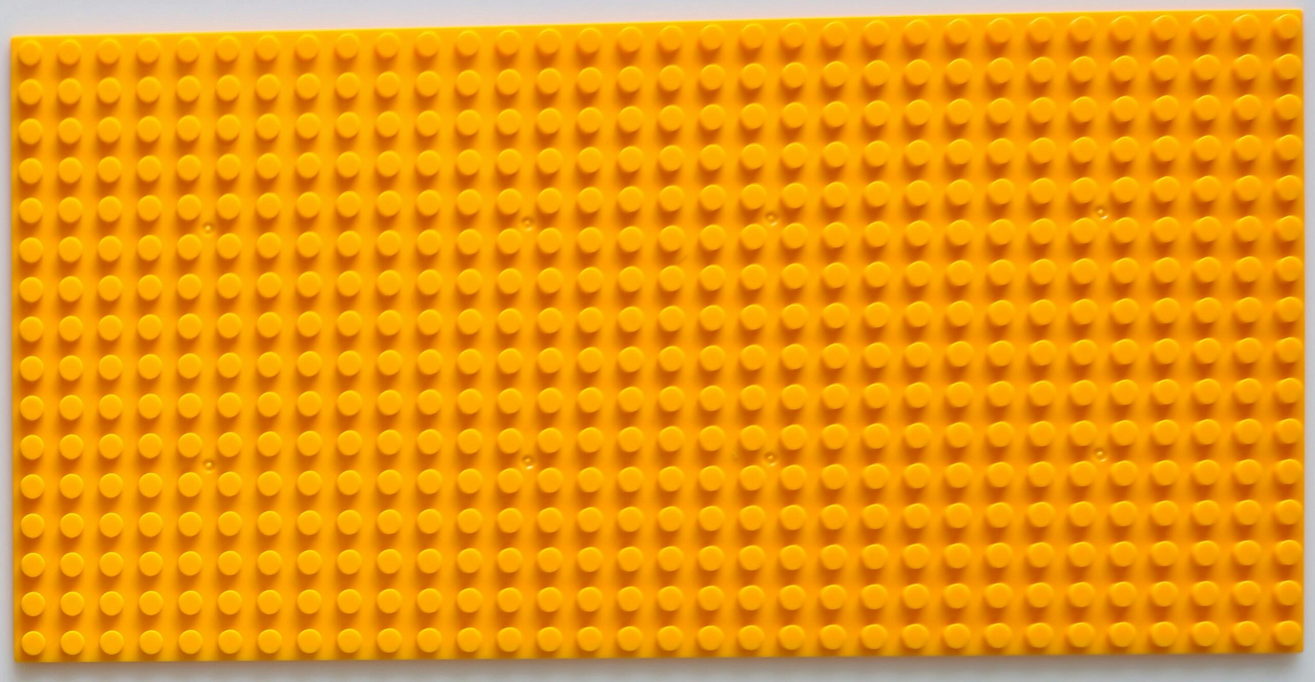 BASEPLATE  16x32 Studs Yellow Generic