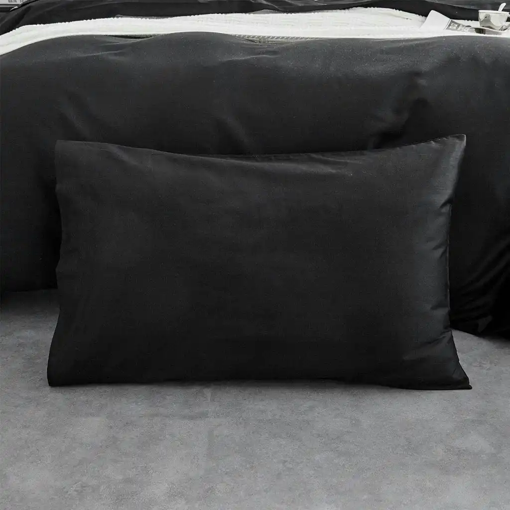 A pair of PolyCotton 350TC Plain Black Pillow Cases Pillow slips 48x73cm